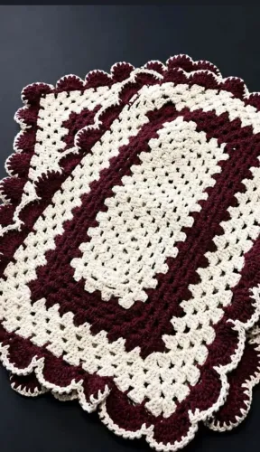 Kit 2 peças de tapete em croche para banheiro.