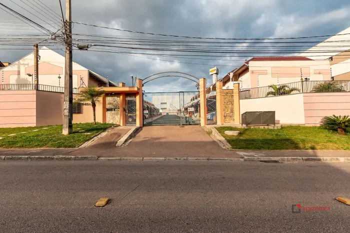 Sobrado em condominio estruturado no Xaxim