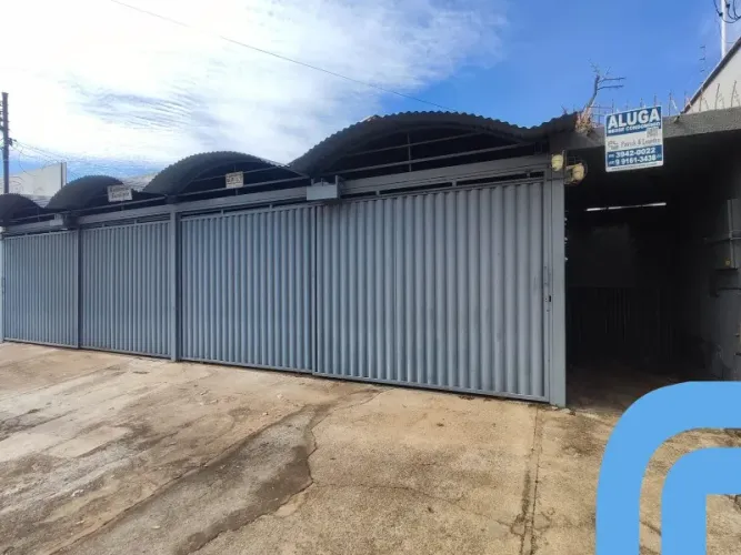 casa em condomínio de 3 quartos, garagem coberta com portão independente