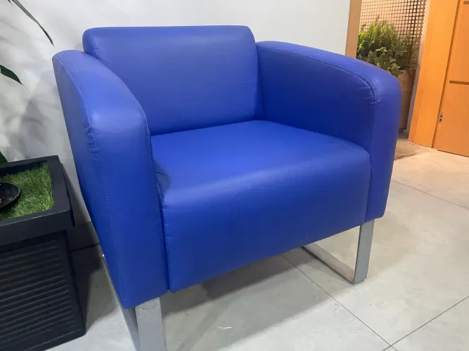 Poltrona Courvin azul royal