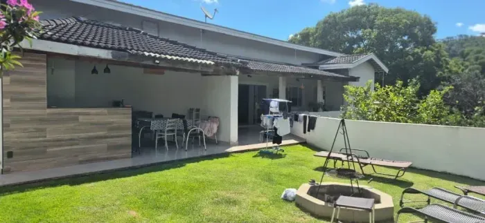 Térrea para venda possui 307 metros quadrados com 3 quartos em Fazenda Sao Francisco - Jam