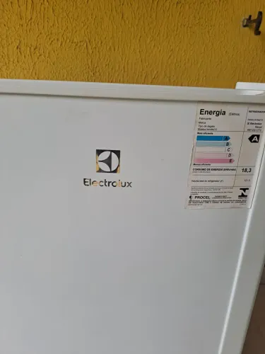 Vende-se Frigobar Electrolux