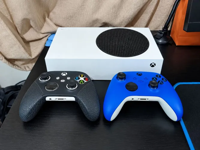 Vendo Xbox séries s, com 2 controles