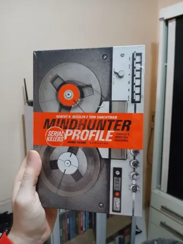 Livro Darkside Mindhunter Profile: Serial Killers volume 1 - Lacrado
