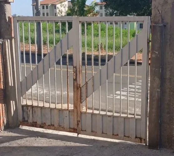Vende se Portão