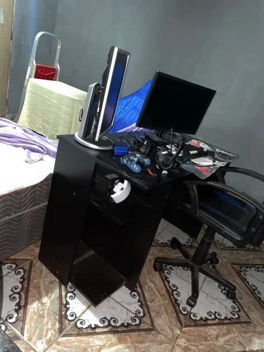 VENDO MESA NOVA, 1 MÊS DE USO.