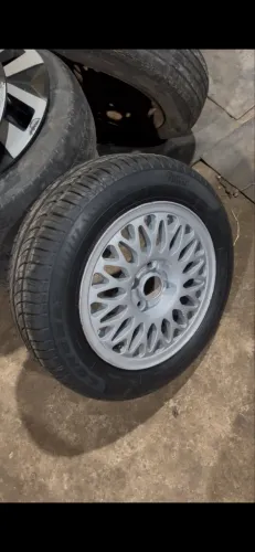 Jogo de rodas aro 14 bbs, em perfeito estado vai com 4 pneus novos
