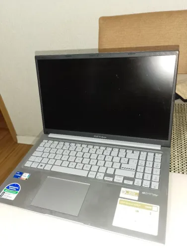 Notebook ASUS Vivobook  X1504VA Intel i5 1334U 8Gb Ram 256GB SSD Windows - 3 anos garantia