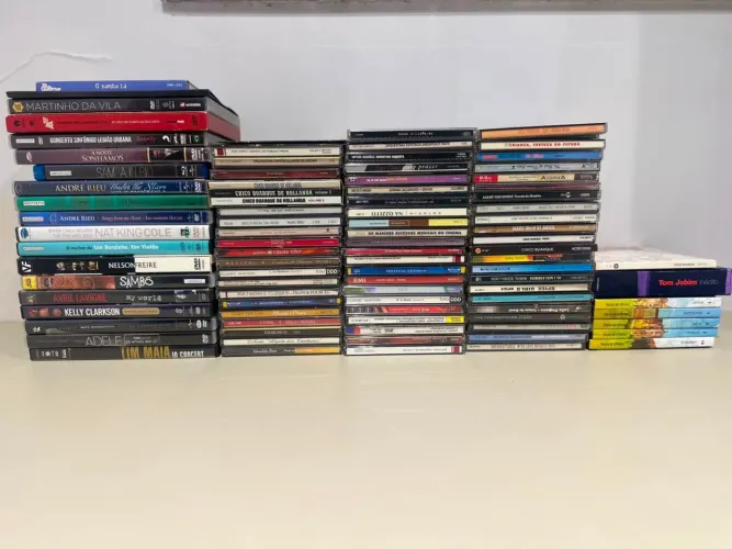 CDs e DVDs (Todos Originais) Nacionais e Internacionais Variados