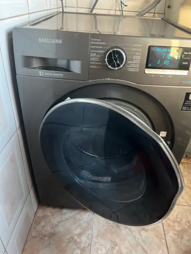 Máquina de lavar lava e seca