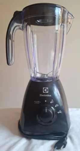 Liquidificador Electrolux, modelo BBR12, 127 volts,, 350 watts, com copo de acrilic