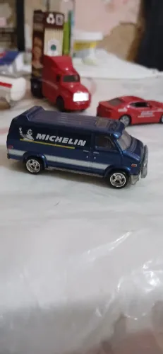 Kit 3 minis hotwheels, matchbox e maisto
