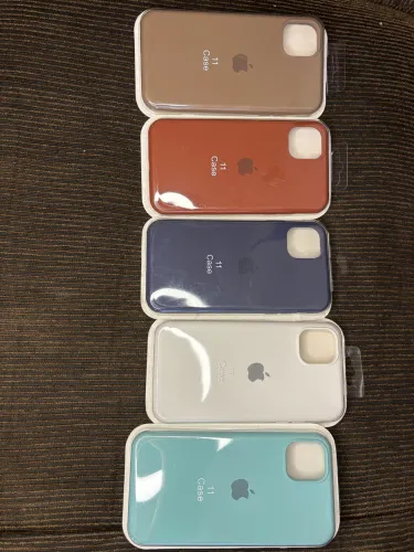 Capinhas de variadas cores para iPhone