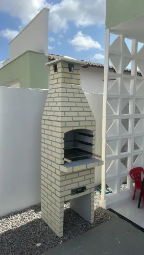 CHURRASQUEIRA PRÉ-MOLDADA TAMANHO M + KIT DE INOX
