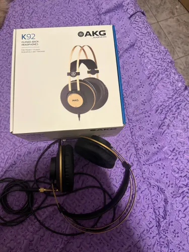 Fone de ouvido akg