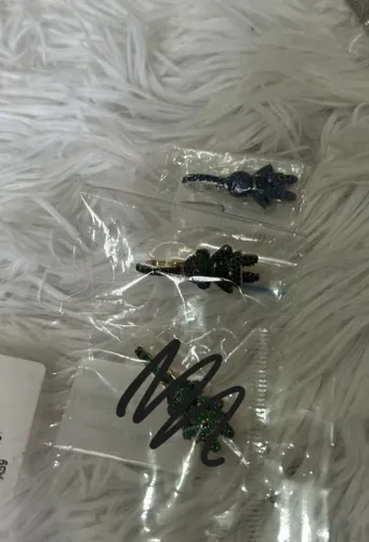Semijoias ping cravejado, ótimo pro dia das mães! Vai com cx pra presente ?