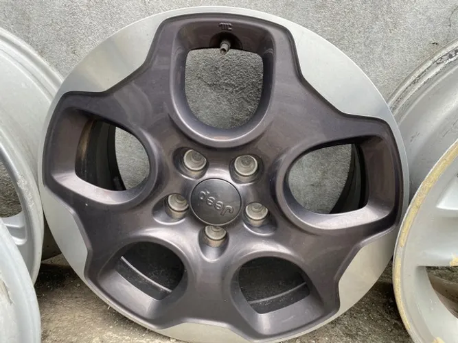 Roda Jeep Renegade aro 16 original unidade valor mínimo consulte o jogo 