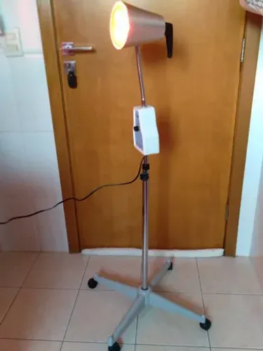 Infravermelho com pedestal e rodinhas