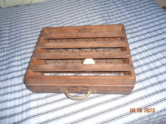 Antiga Maleta Porta Ovos