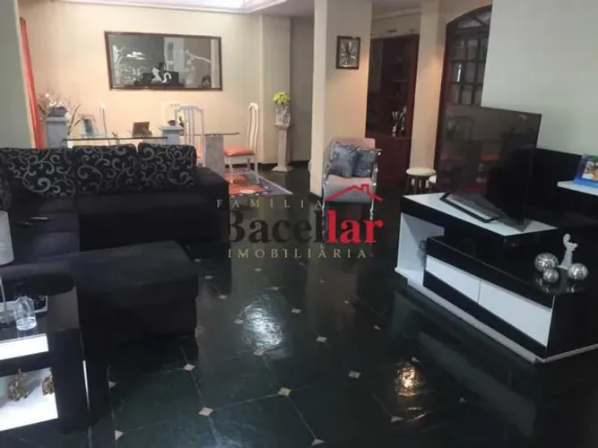Casa em Condomínio - Triplex / Residencial / Vila Isabel