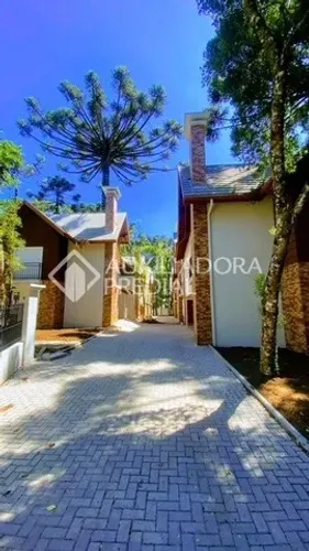 Casa 3 suítes em Canela condomínio na Vila Suzana