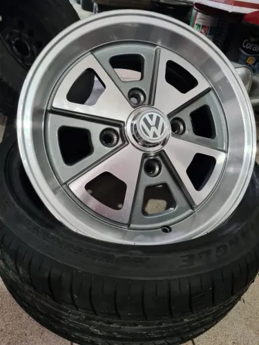 Roda aro 15 Esportiva Modelo de porsche prata com diamantado Vw Fusca 4x130