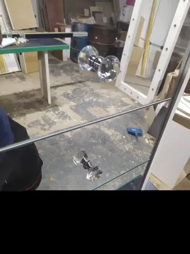 Mesinha cabeceira puxador em cristal 