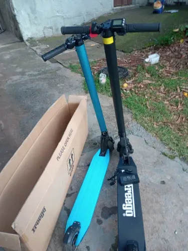 Patinete Elétrico Freego: 42v(mais forte. 40 células). Roda c/16cm. e outro azul