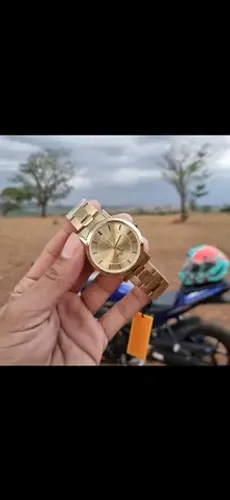 Relógio feminino dourado 