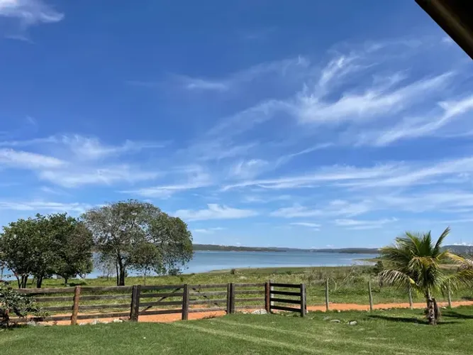 Casa Corumbá 4 frente para o lago condomínio 