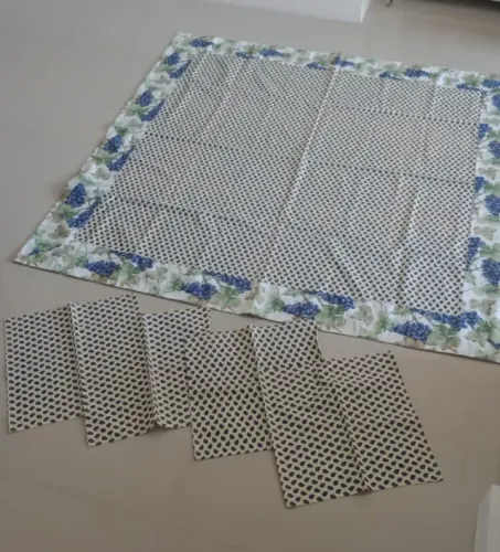 Toalha de mesa Marnik quadrada e guardanapos