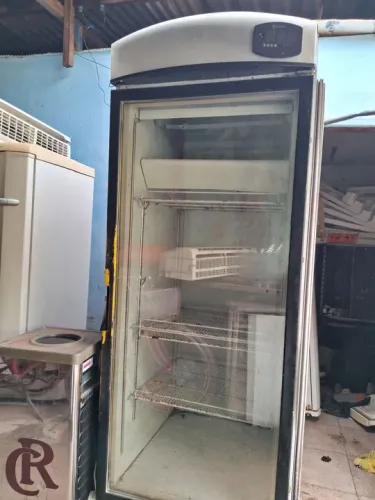Geladeira Expositora Usada - Ótimo Estado!