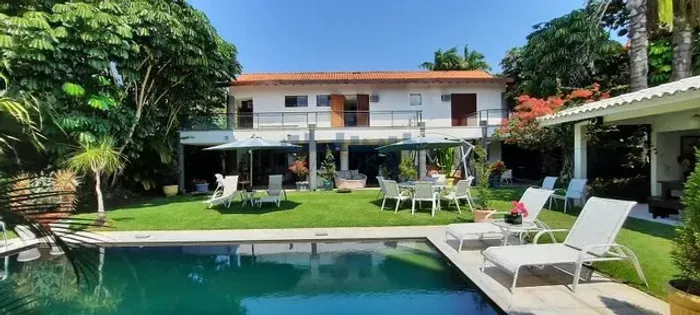 Magnífica mansão no condomínio Malibu com 780m² de área construída em um terreno de 1008m²