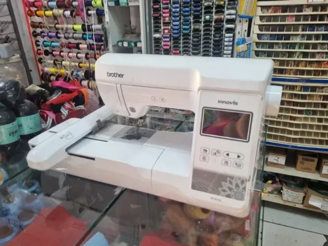 Maquina de bordar Brother PE 810L