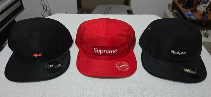 Bonés Five Panel da High e Supreme 