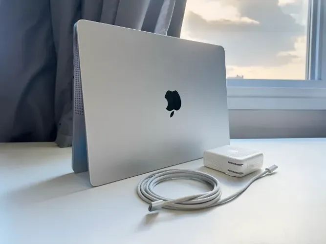 MacBook Pro M1 PRO 14" / 16gb RAM / 512gb SSD