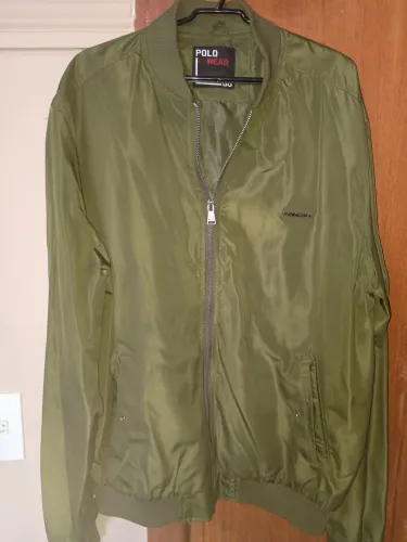 Vendo Jaqueta Polo Wear, tamanho G, verde militar, em excelente estado.