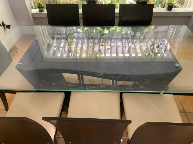 Mesa madeira com tampo de vidro + 8 (oito) cadeiras. Oportunidade única! 