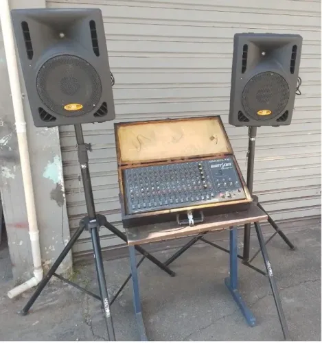 Caixas de Som Donner c/Torres+ Mesa WattSon 16 canais+7 Pedestal Microfone+Porta Partitura