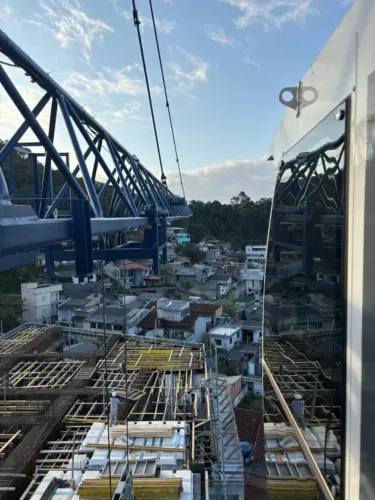 Grua QTZ 40 de Lança