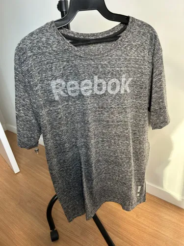 Camiseta Reebok Cinza