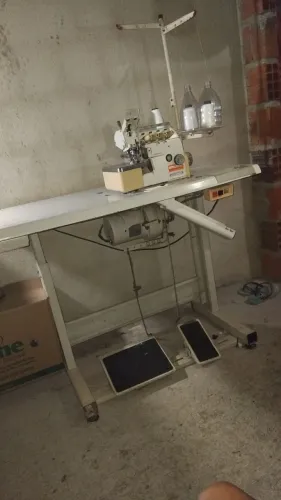 Máquina de Costura ponto cadeia