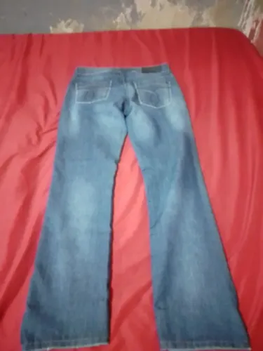 Calça jeans feminina número 38 conservada