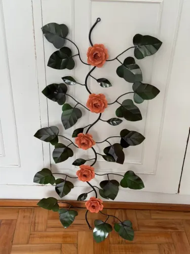 Painel Decorativo em Metal com Flores Artesanal