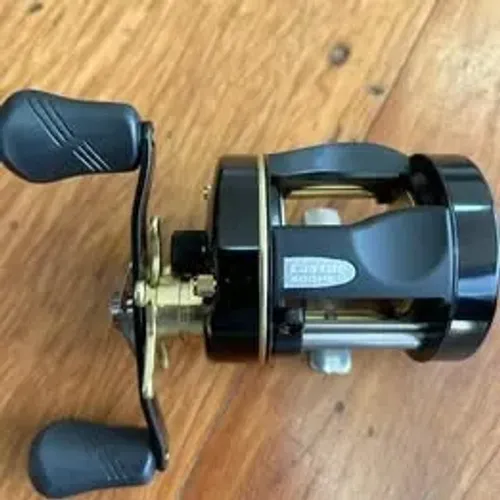 Carretilha Caster Power Plus - Marine Sports (lado direito)