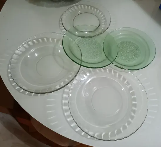 Conjunto de Pratos e Pires 
