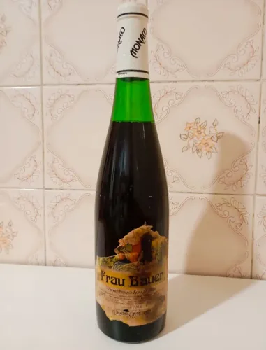 Antiga Garrafa De Vinho Fino Branco Suave De Mesa Frau Bauer - Lacrada