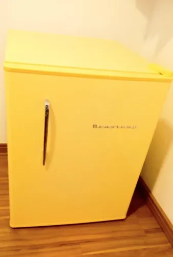 FRIGOBAR BRASTEMP RETRÔ 80 LITROS PRATICAMENTE SEM USO.