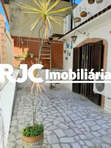Casa para venda tem 203 metros quadrados com 4 quartos em Tijuca - Rio de Janeiro - RJ