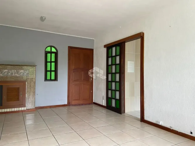 Apartamento de 3 dormitórios, à venda, no bairro Camaquã, zona sul de Porto Alegre.